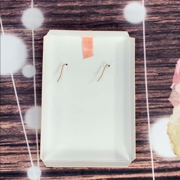 🌿New C&C 🌿CALIFORNIA BRASS LEAF CUTOUT EARRINGS - Picture 3 of 4